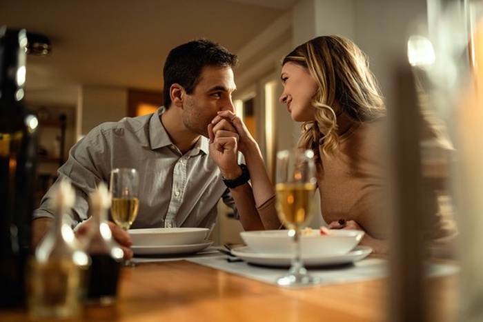affluent couple enjoying fine dining in Beavercreek Ohio