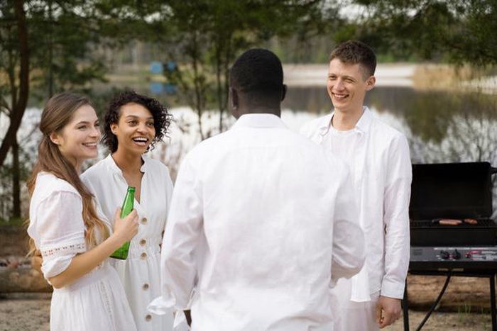Meet Rich, Discerning, and Well-Educated Singles