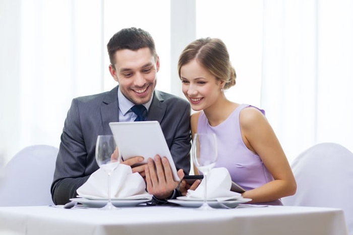 rich women dating