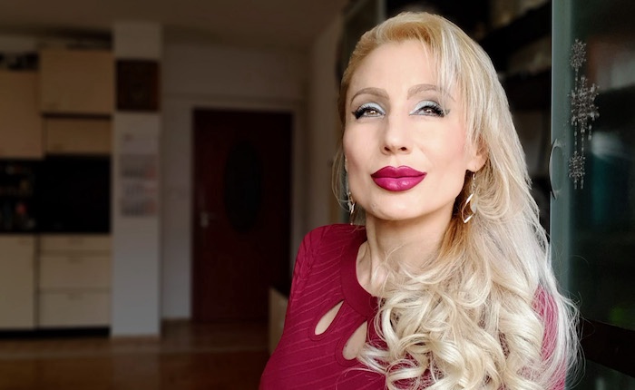 Rich woman in Phoenix