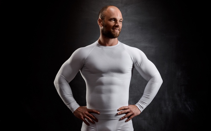 Hombres musculosos