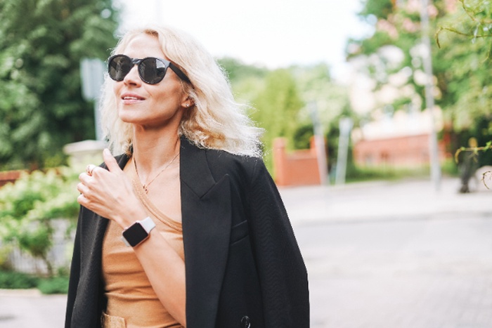 dating wealthy women