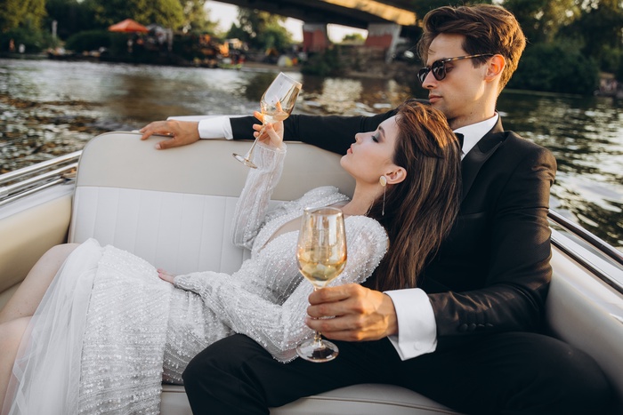 rich men dating in Naples