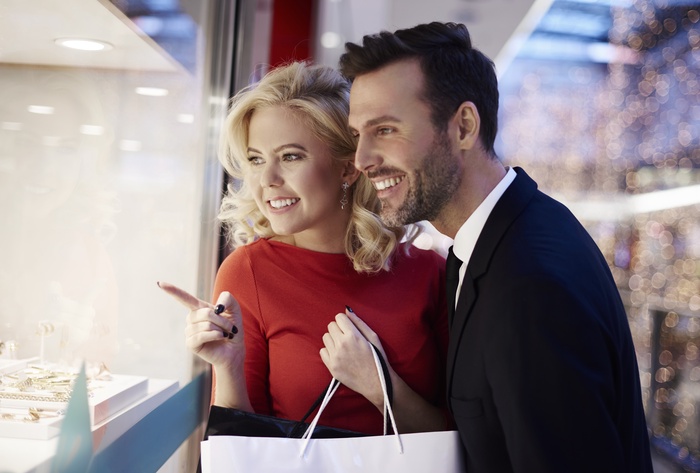 Luxury Dating vs. Traditional Dating: What's Changing?