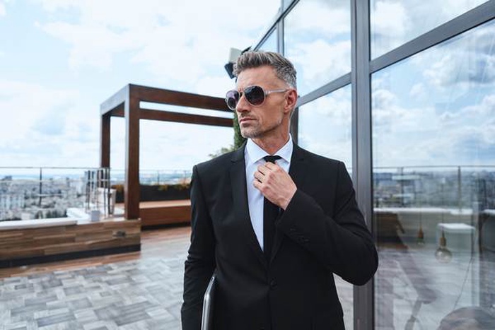 Dating Wealthy Businessman
