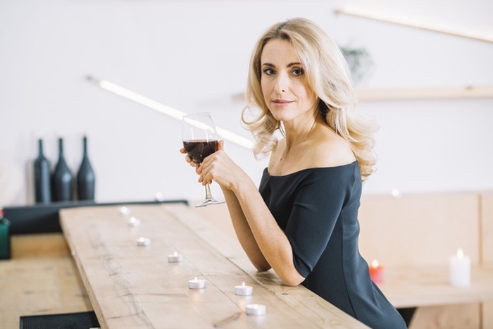 Elegant affluent woman in Brentwood, Tennessee