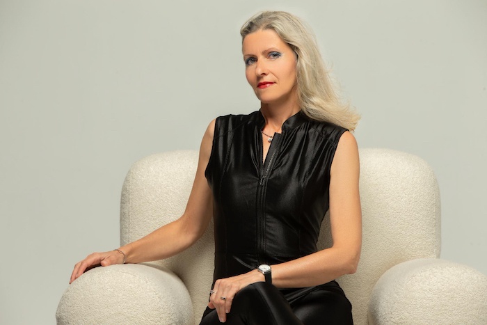 Rich woman in Columbia