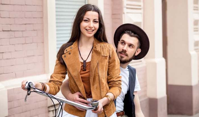 Spanische Frauen und deutscher Mann