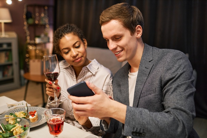 dating expert
