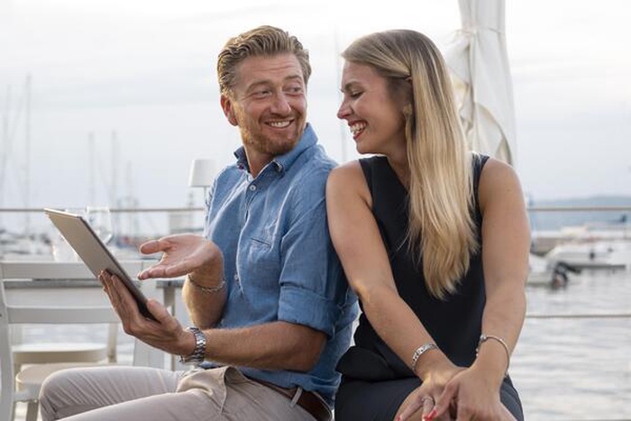rich women dating