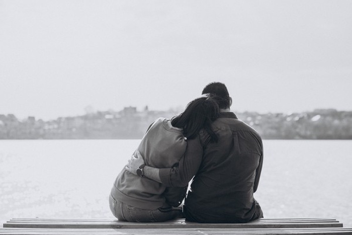 Meet Lonely Singles Online