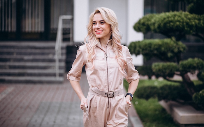 Rich woman in Set&uacute;bal