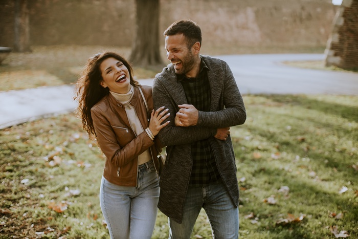 Citas Millonarias: Hombre divorciado y mujer soltera