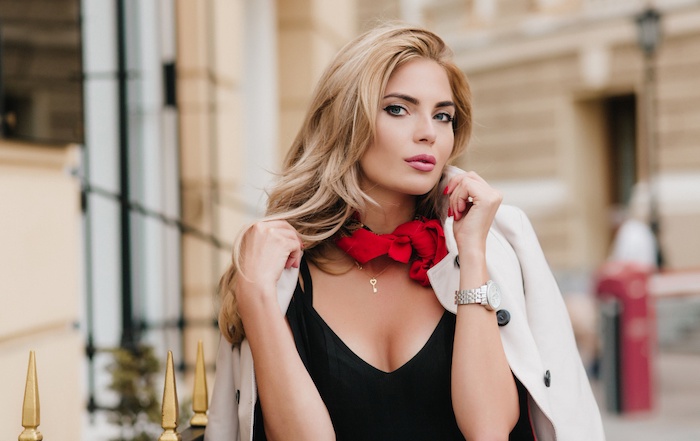 Rich woman in Hamilton