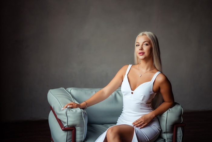 the Millionaire Dating Single Women in Their 30s