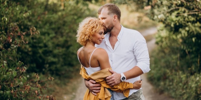 Pareja amorosa, personas ricas, pareja hermosa