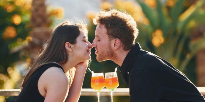 How to Capture a Wealthy Partner’s Heart During Christmas
