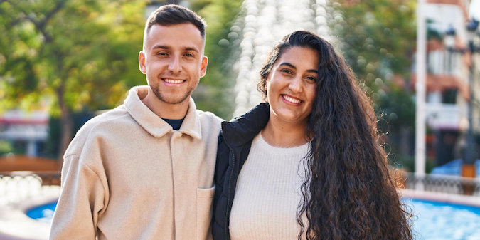 Latina-Frau und weißer Mann