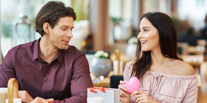 Männer und Frauen verabreden sich