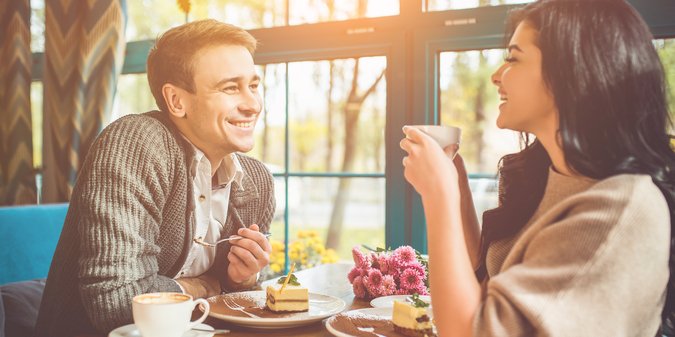 couple eating cake in the cafe