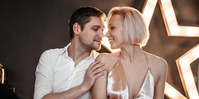 couple kissing