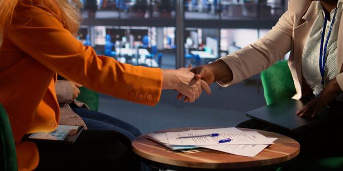 What is C2C Business: Examples, Pros, and Cons