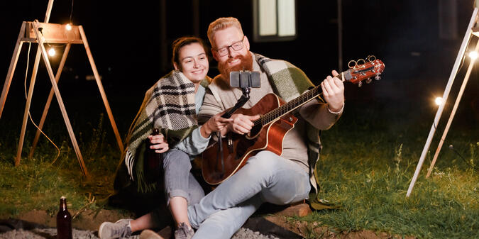 How to Plan a Picnic Date Night That’s Romantic and Unforgettable