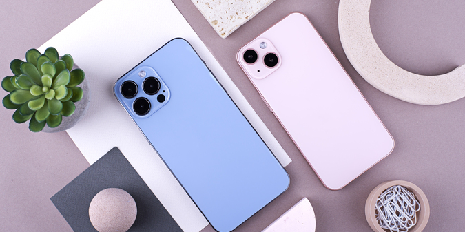 Elegant smartphone composition