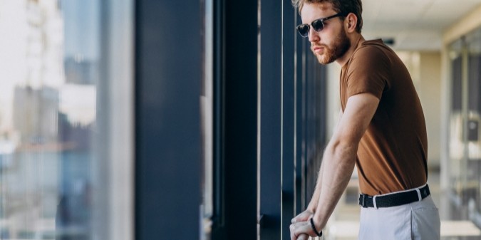 Hombre exitoso esperando amor verdadero en 2025