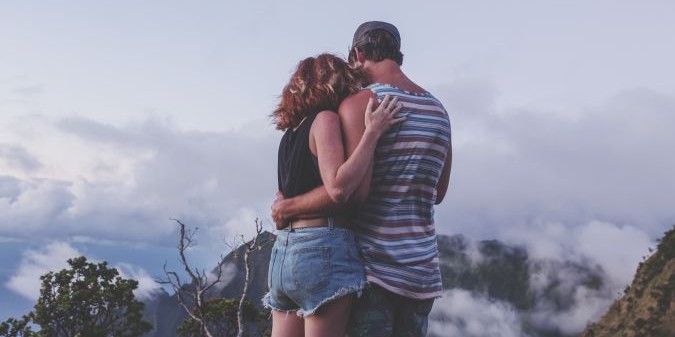 Advantages and Disadvantages of Dating a Rich Man