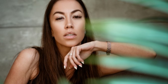 brunette women dating