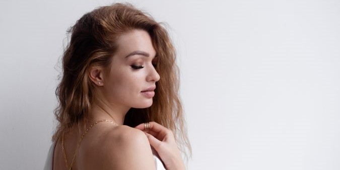 mujer elegante， mujer rica， mujer romantica