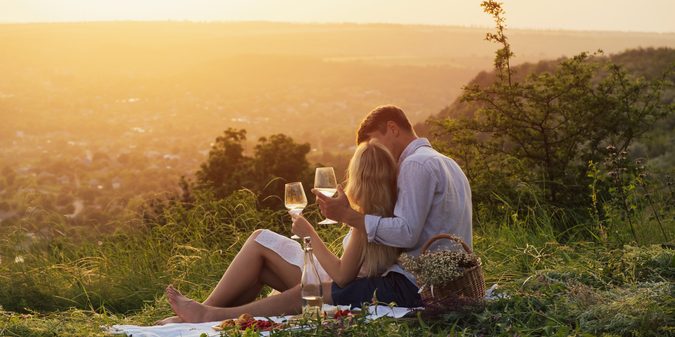 couple have a picnic